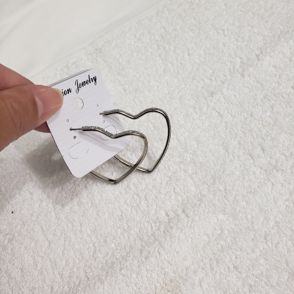 Earring - Picture 3 of 3